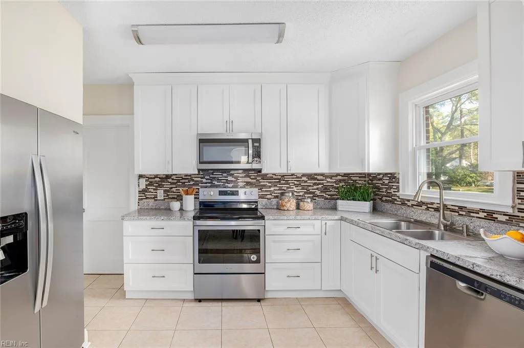 4609 Kemp DR, PORTSMOUTH VA 23703 - Photo 3