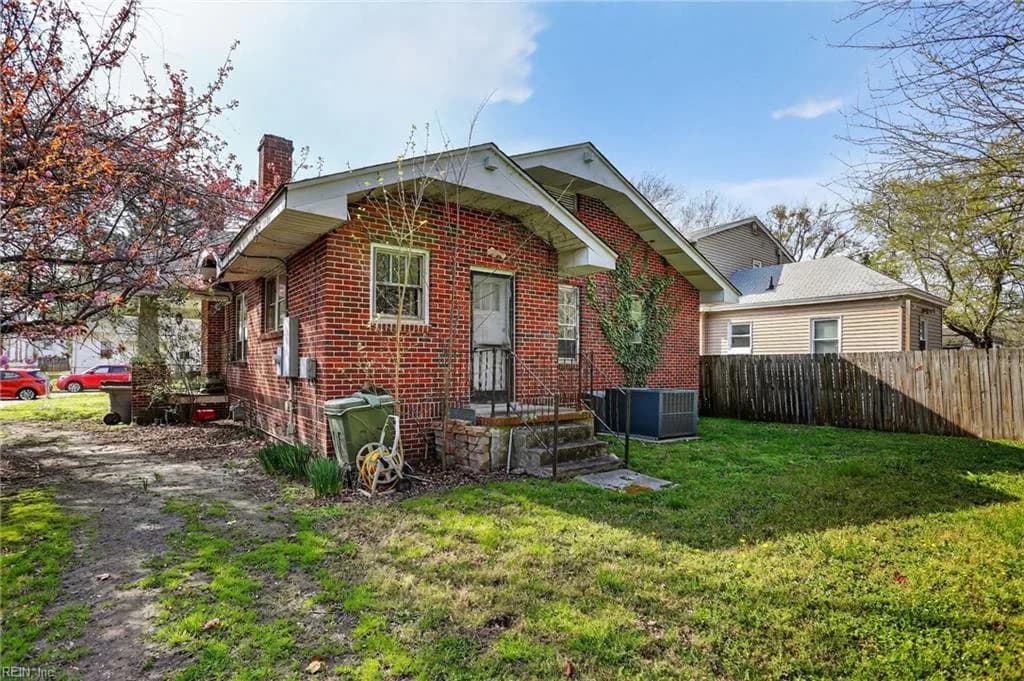 7 South Cypress ST, HAMPTON VA 23669 - Photo 4