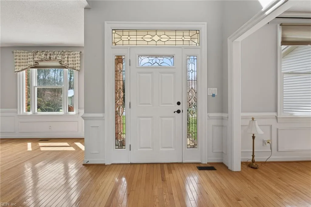 111 Leyland CT, YORKTOWN VA 23693 - Photo 5