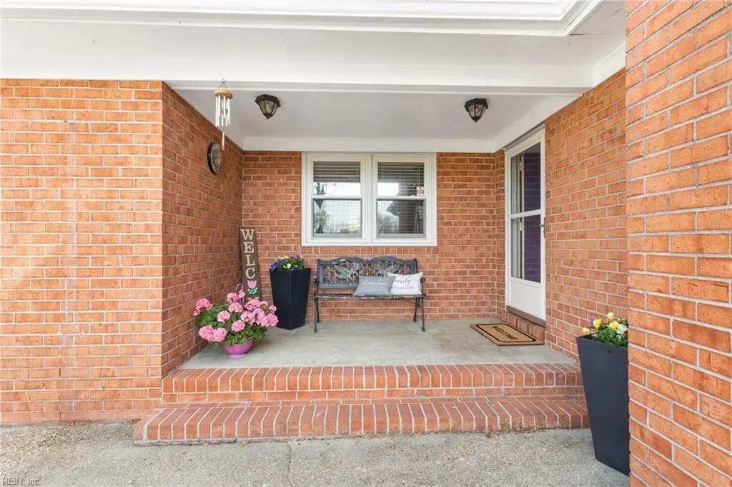 202 Bayberry LN, YORKTOWN VA 23693 - Photo 3