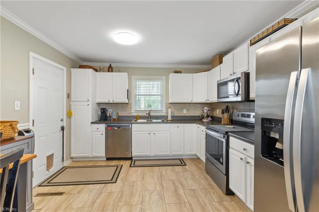 202 Bayberry LN, YORKTOWN VA 23693 - Photo 5