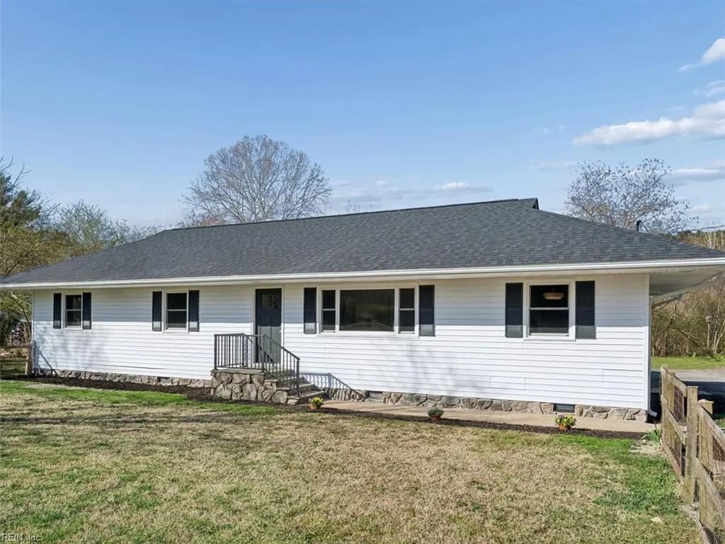 4404 Hickory Fork RD, GLOUCESTER VA 23061 - Photo 2
