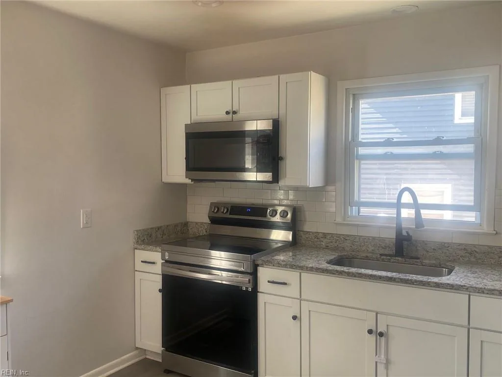 17 Janet DR, HAMPTON VA 23661 - Photo 5