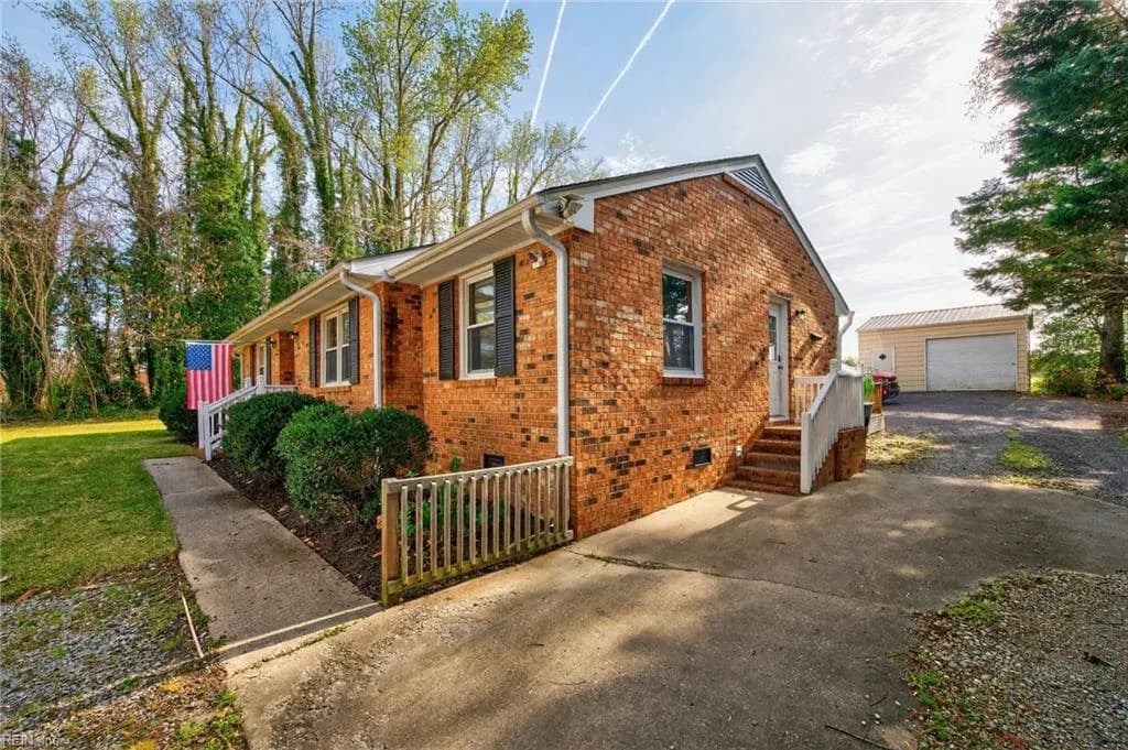 24347 Lovers LN, WINDSOR VA 23487 - Photo 4