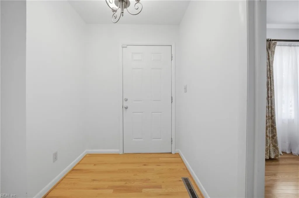 201 Hankins ST, HAMPTON VA 23669 - Photo 4
