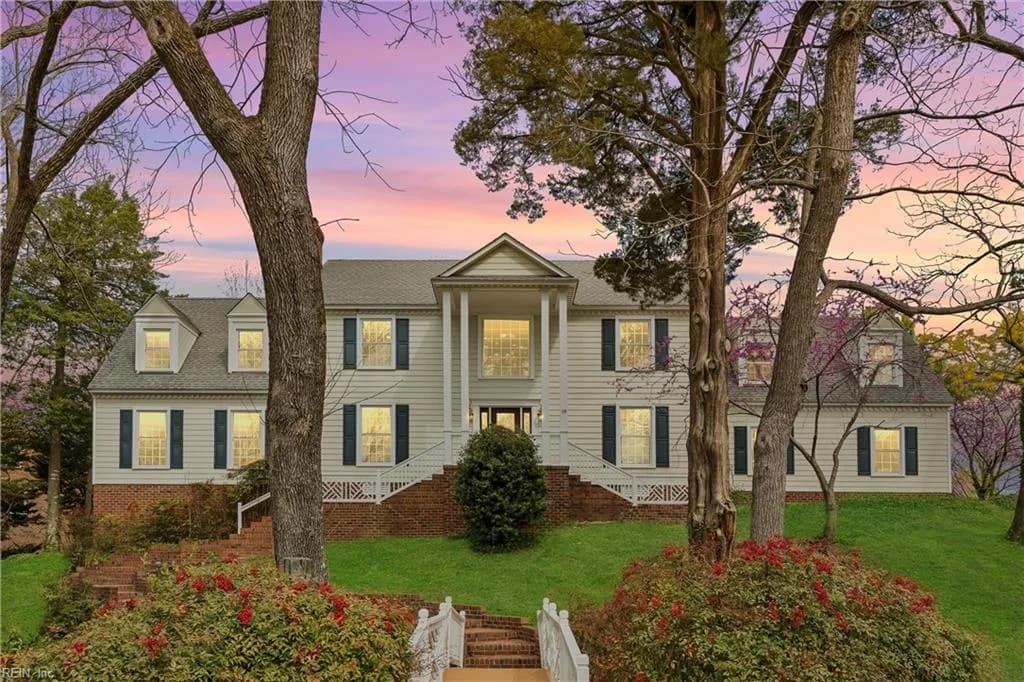 15 W Governor DR, NEWPORTNEWS VA 23602 - Main photo