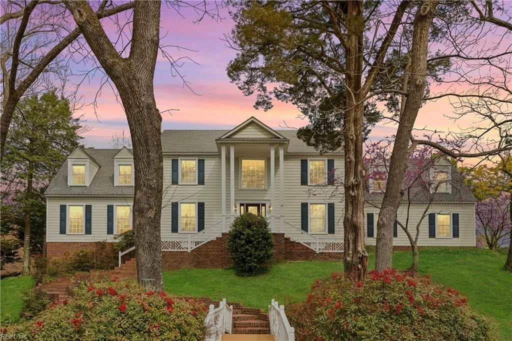 15 W Governor DR, NEWPORTNEWS VA 23602