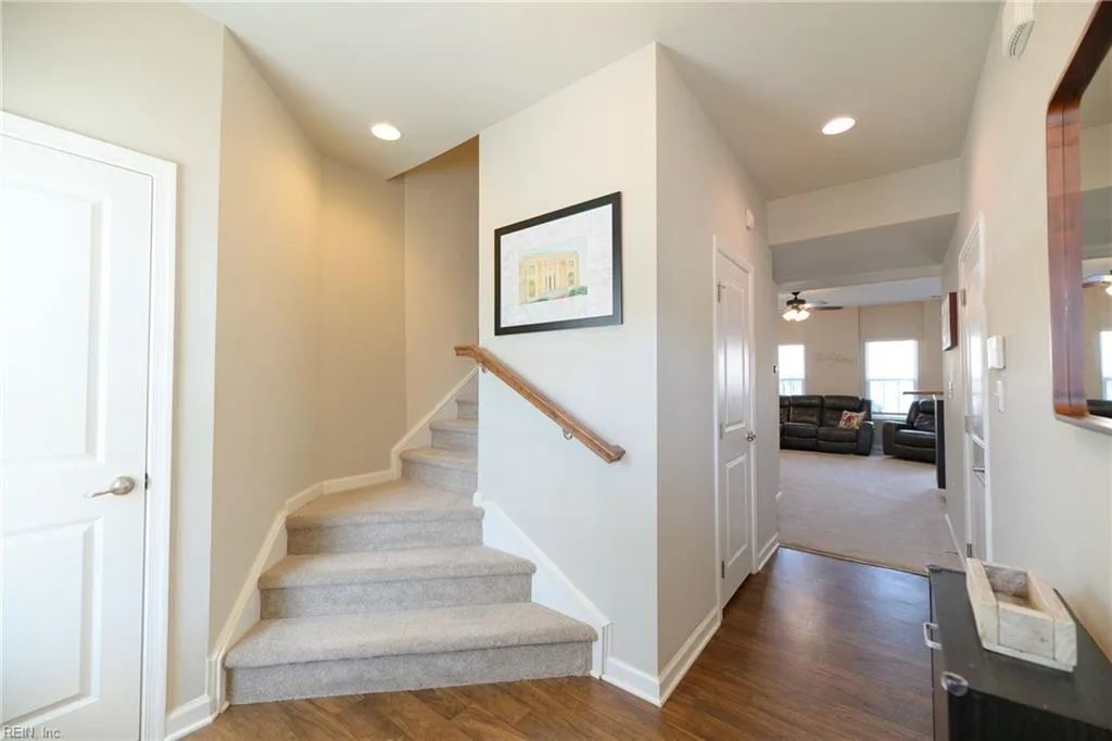 105 Hale CIR, YORKTOWN VA 23690 - Photo 3