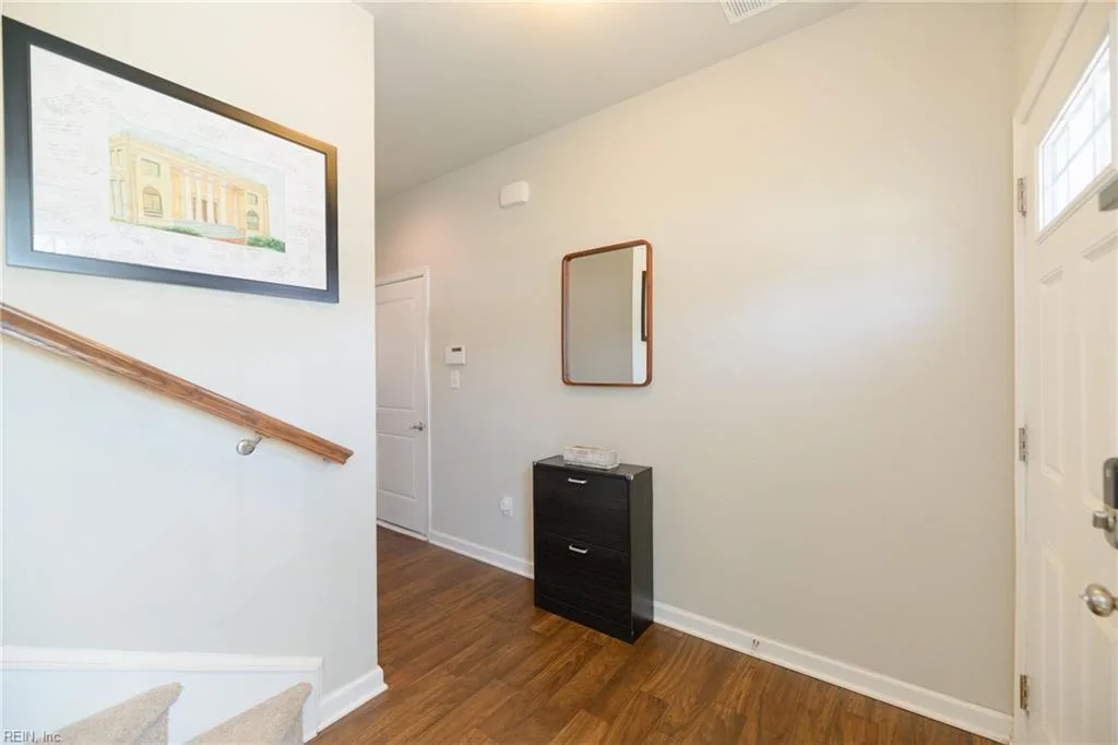 105 Hale CIR, YORKTOWN VA 23690 - Photo 4
