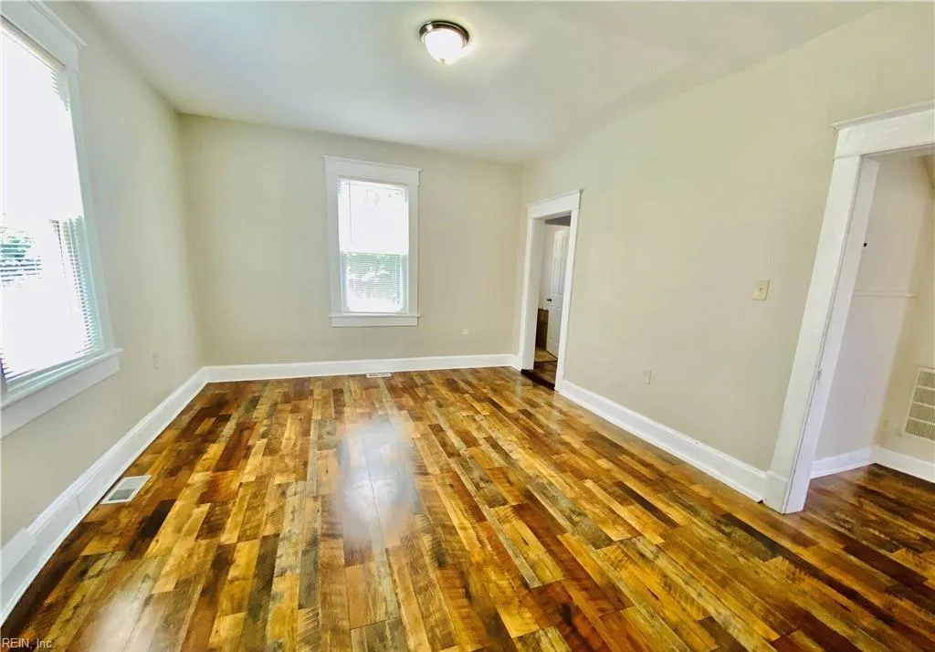 1034 W 35th ST, NORFOLK VA 23508 - Photo 3