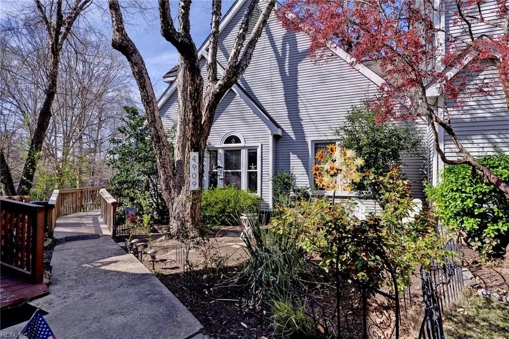4909 Abbotsford MEWS, Williamsburg — 3 bed Residential, 1,654 sqft
