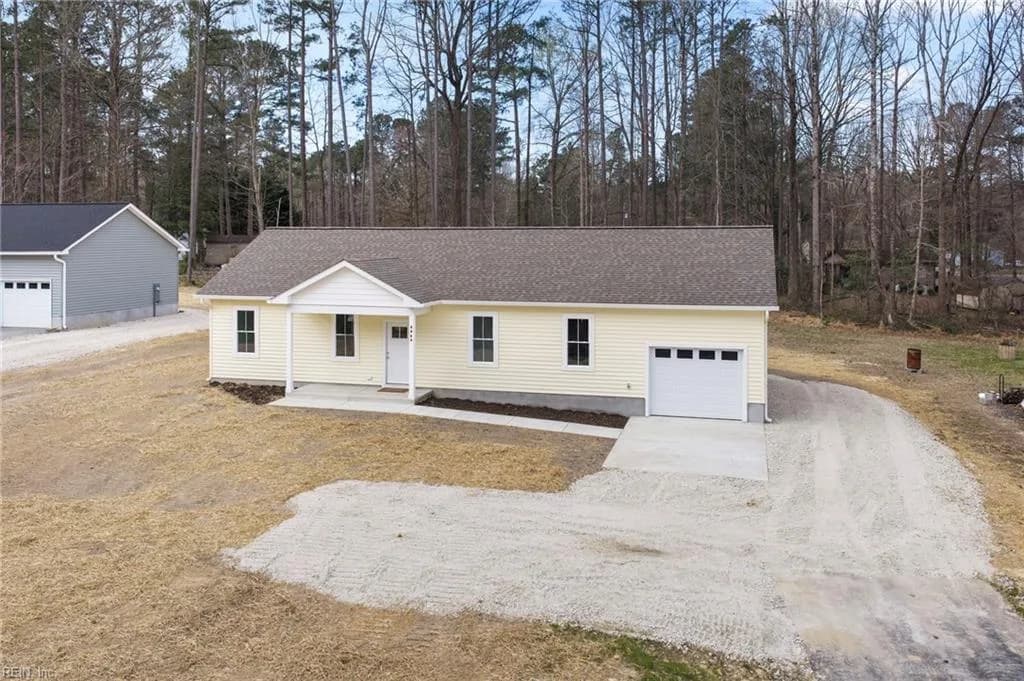 8986 Marlfield DR, GLOUCESTER VA 23061 - Main photo