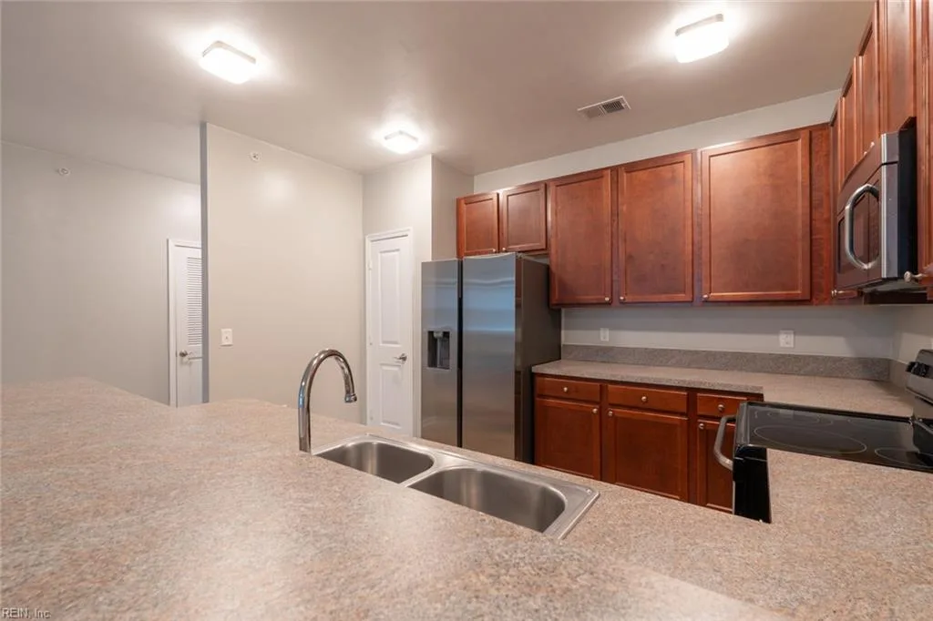 4332 Hillingdon BND #104, CHESAPEAKE VA 23321 - Photo 4