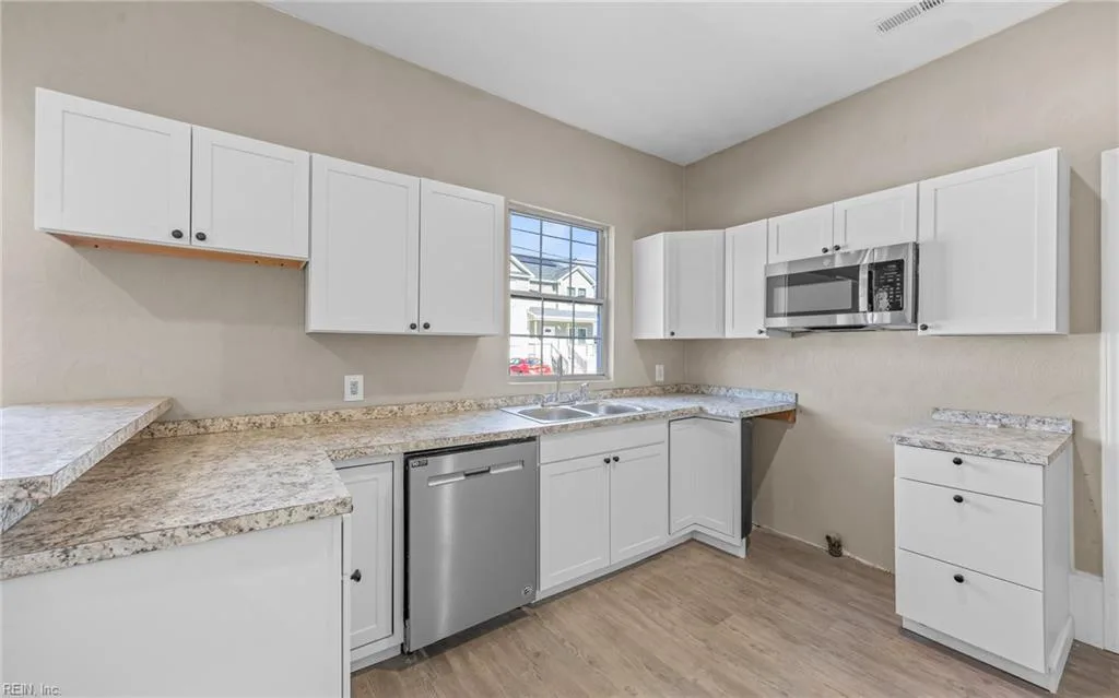 2001 Peach ST, PORTSMOUTH VA 23704 - Photo 4