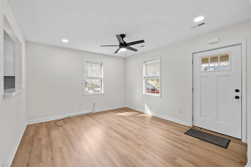 606 Delaware AVE, HAMPTON VA 23661 - Photo 4