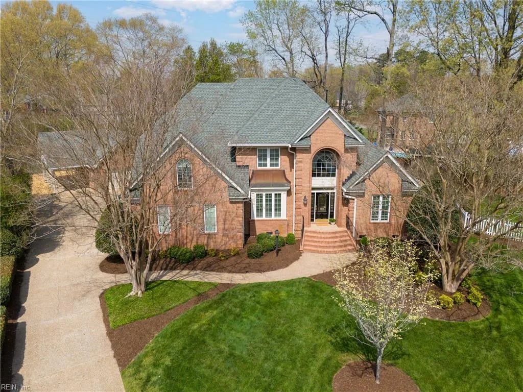 604 Stoneleigh CT, Chesapeake — 4 bed Residential, 3,942 sqft