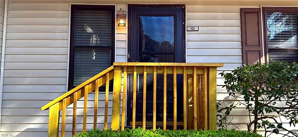 225 A View AVE #102, NORFOLK VA 23503 - Main photo
