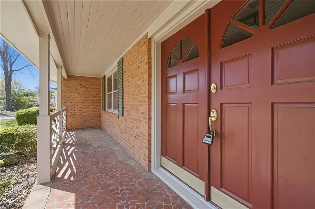 218 Crittenden LN, NEWPORTNEWS VA 23606 - Photo 5