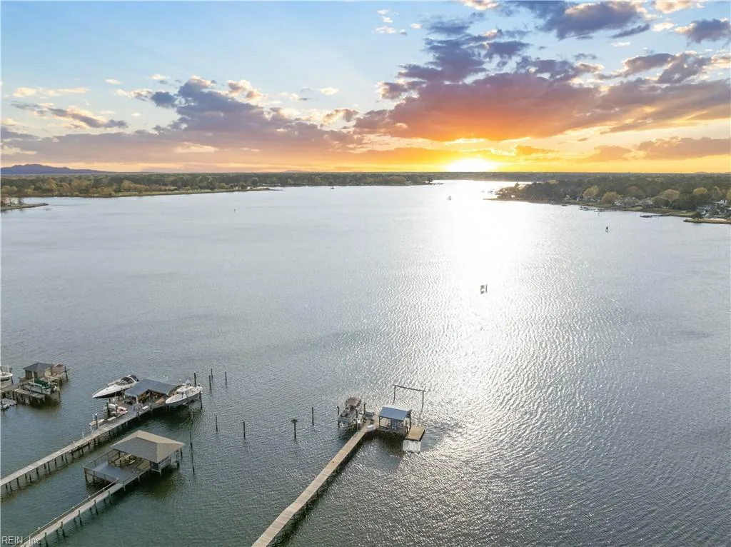 401 Riverside DR, Portsmouth — 5 bed Residential, 2,700 sqft