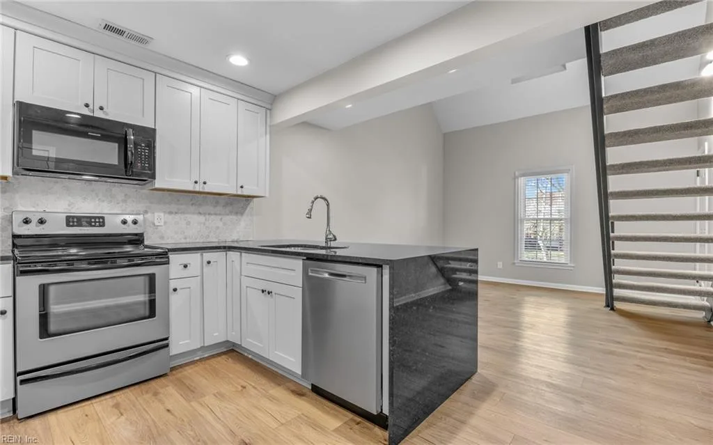 1206 Stockley GDNS #405, NORFOLK VA 23517 - Photo 3