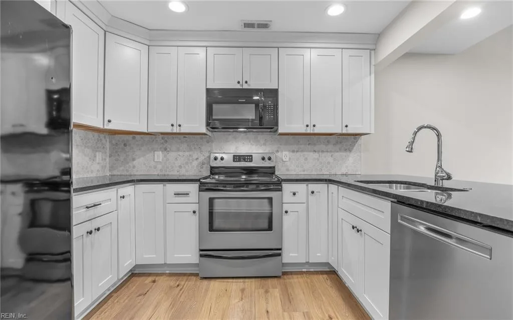 1206 Stockley GDNS #405, NORFOLK VA 23517 - Photo 4