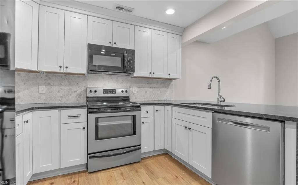 1206 Stockley GDNS #405, NORFOLK VA 23517 - Photo 5