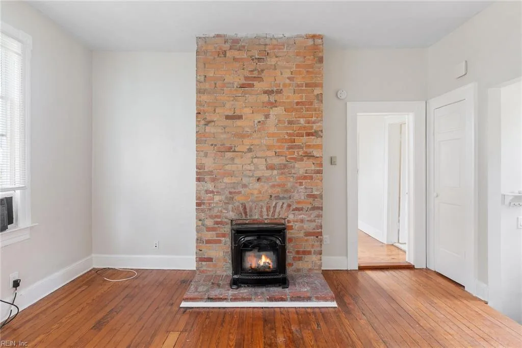 407 Warren CRES #2, NORFOLK VA 23507 - Photo 3