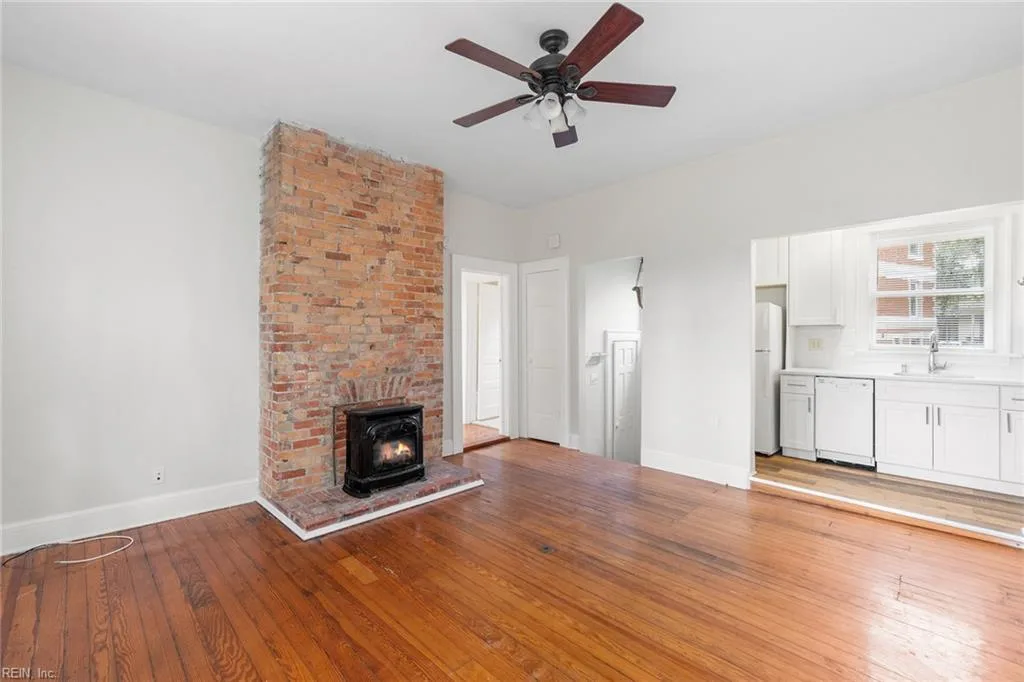407 Warren CRES #2, NORFOLK VA 23507 - Photo 4