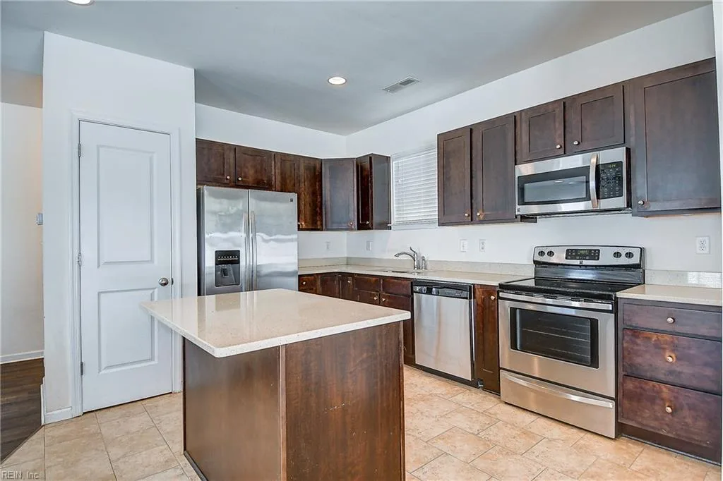821 STACEY PL, CHESAPEAKE VA 23320 - Photo 4