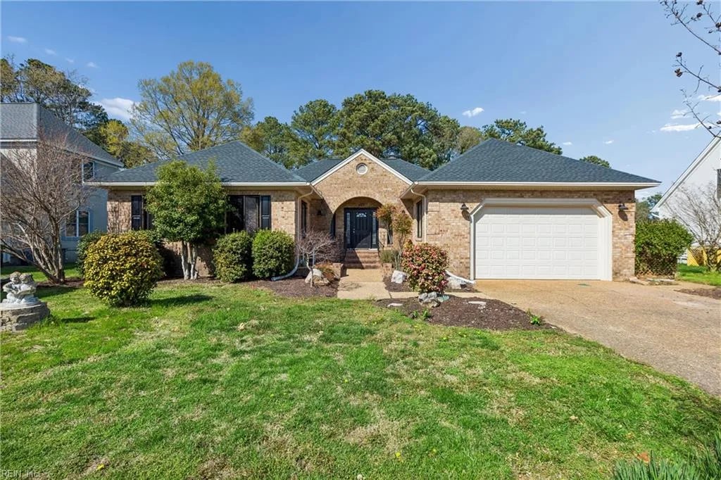 221 Woodburn DR, HAMPTON VA 23664