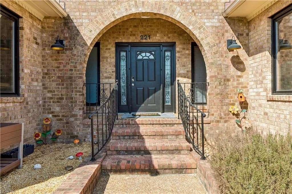 221 Woodburn DR, HAMPTON VA 23664 - Photo 5