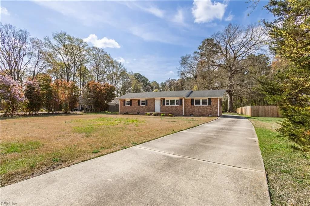 205 Frank DR, CHESAPEAKE VA 23322 - Photo 3