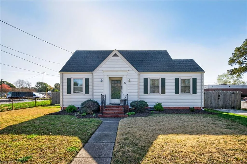 83 Oregon AVE, Portsmouth — 3 bed Residential, 1,276 sqft