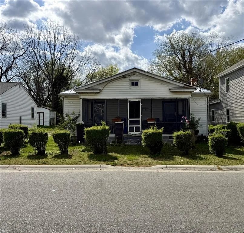 215 N Capital ST, Suffolk — 3 bed Residential, 1,140 sqft