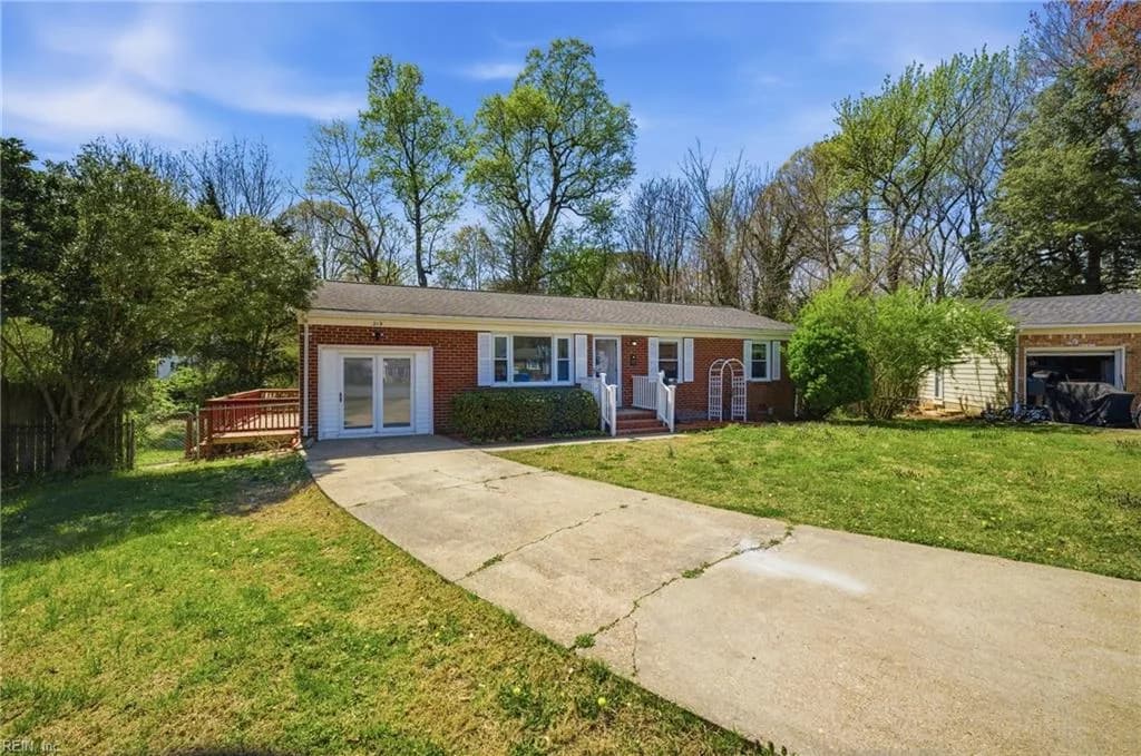 219 Goode DR, NEWPORTNEWS VA 23602 - Photo 3