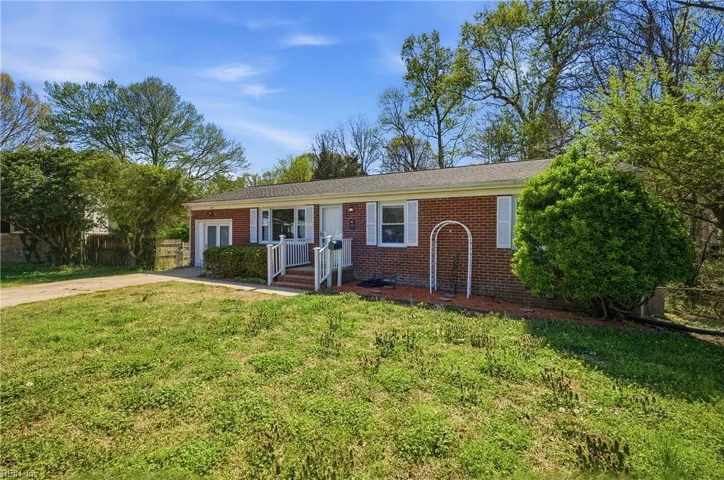 219 Goode DR, NEWPORTNEWS VA 23602 - Photo 4