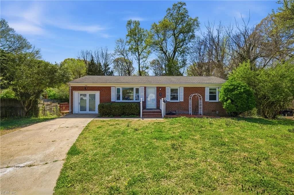 219 Goode DR, NEWPORTNEWS VA 23602 - Photo 5
