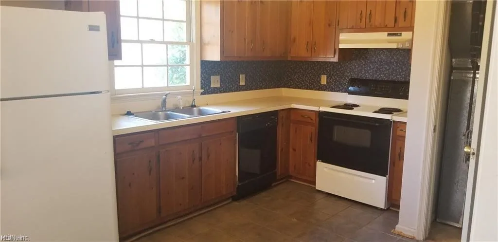 415 Bryan CT, NEWPORTNEWS VA 23606 - Photo 4