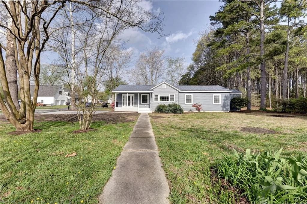 20 Hewitt ST, SALUDA VA 23149
