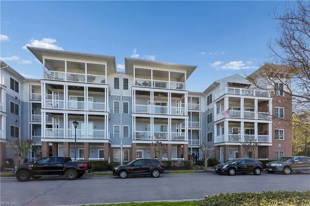 8312 Harbor View Ln NONE, Norfolk — 3 bed Residential, 2,700 sqft