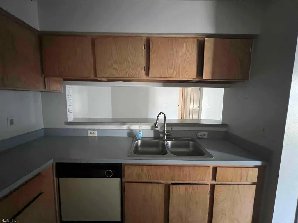540 Michael Irvin DR, NEWPORTNEWS VA 23602 - Photo 4