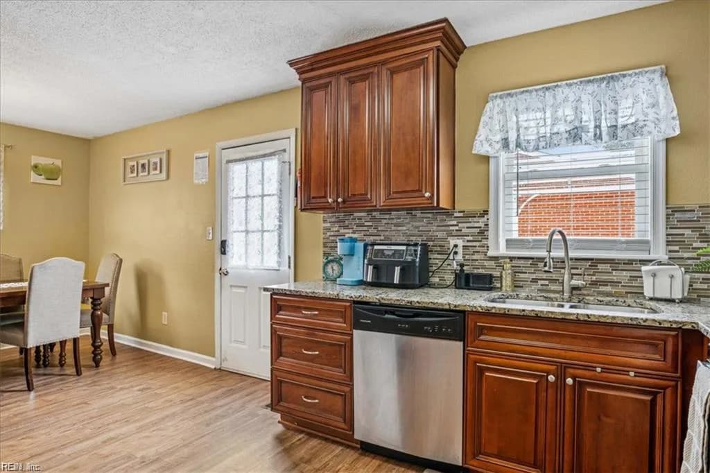 1640 Old Buckroe RD, HAMPTON VA 23664 - Photo 4