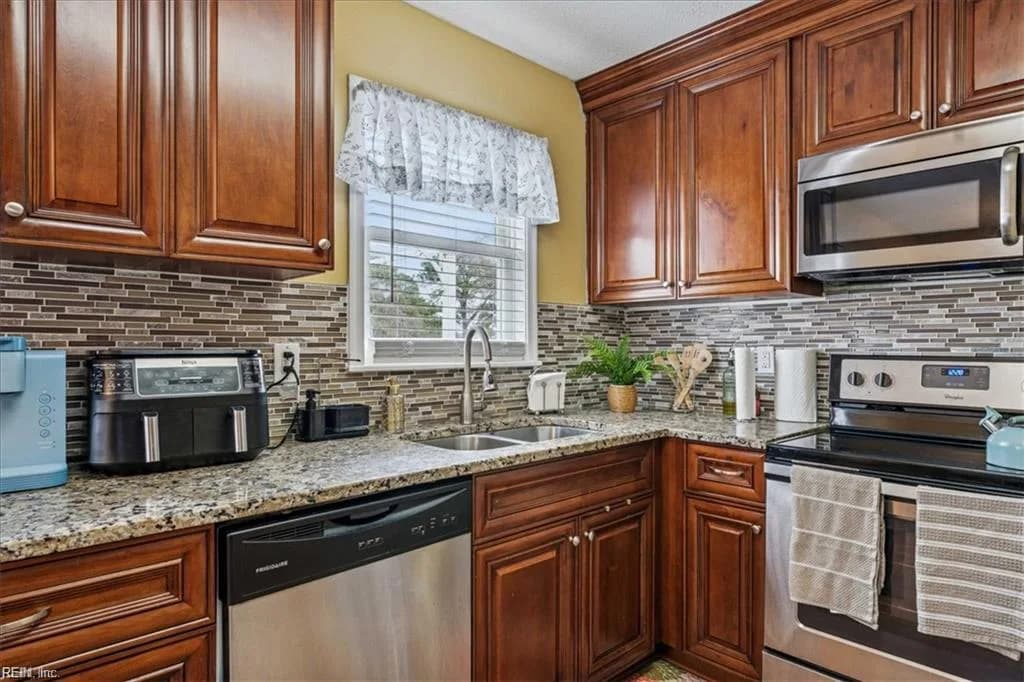 1640 Old Buckroe RD, HAMPTON VA 23664 - Photo 5