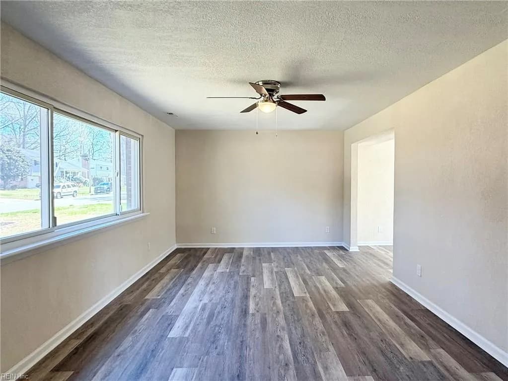 549 HOLBROOK RD, VIRGINIABEACH VA 23452 - Photo 4
