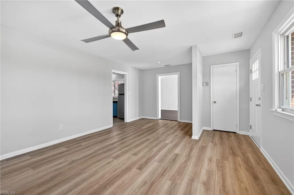 112 S 2nd ST, HAMPTON VA 23664 - Photo 5