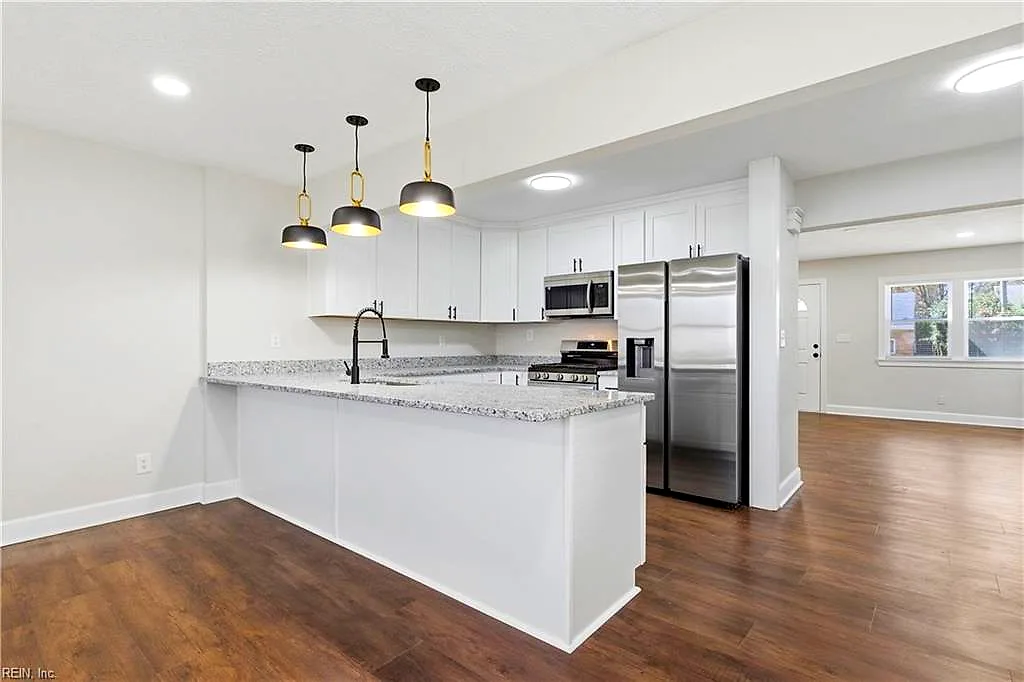 3480 Vivian ST, Norfolk — 5 bed Residential, 2,000 sqft