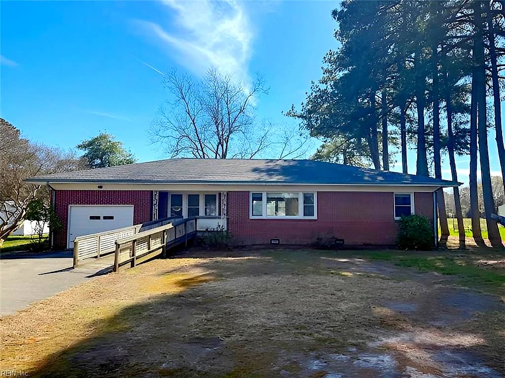 121 Circle DR, Port Haywood — 2 bed Residential, 2,239 sqft