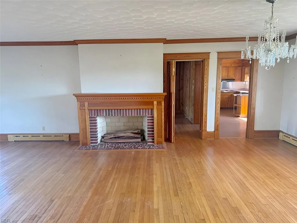 121 Circle DR, PORTHAYWOOD VA 23138 - Photo 3