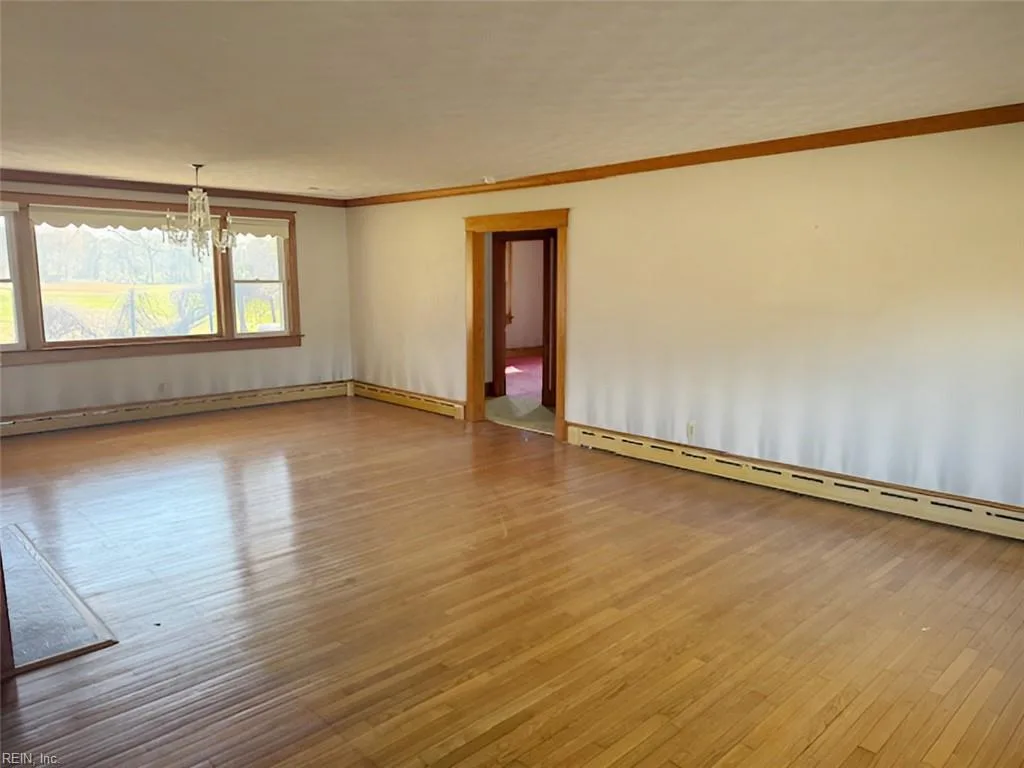 121 Circle DR, PORTHAYWOOD VA 23138 - Photo 4