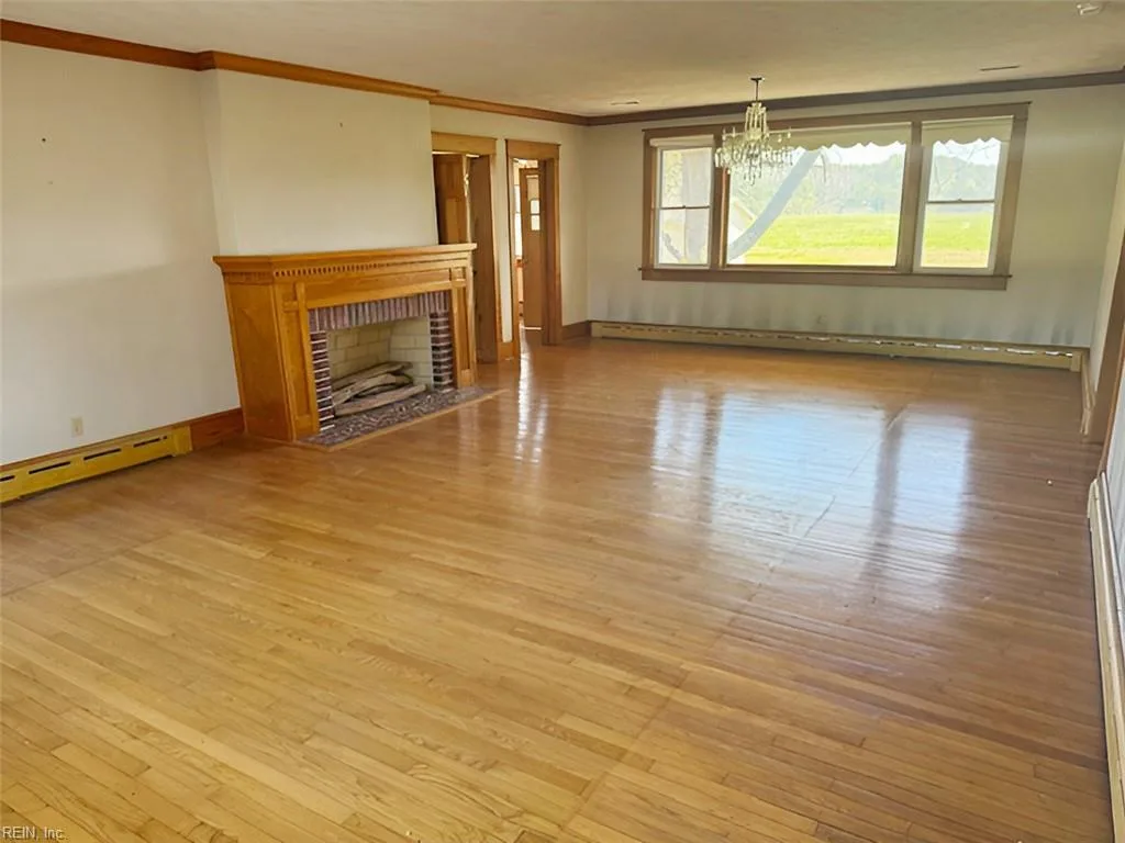121 Circle DR, PORTHAYWOOD VA 23138 - Photo 5